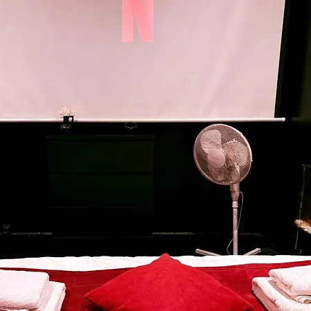 Apartment Dalikyda - Clap 'n Chill - Cinema - Loveroom