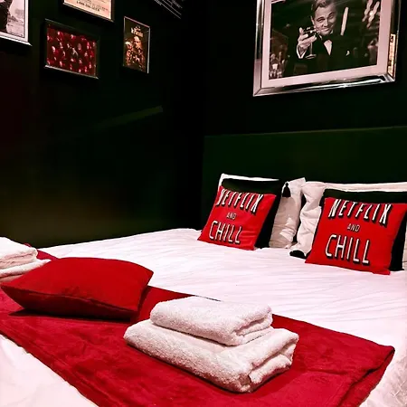 Dalikyda - Clap 'n Chill - Cinema - Loveroom Apartment *