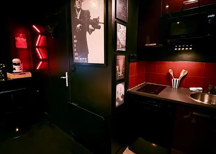 Dalikyda - Clap 'n Chill - Cinema - Loveroom